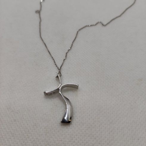 Croce in diamanti stilizzata e collana oro 18k | Gioiellitosti.it